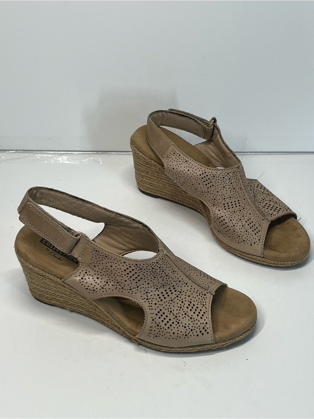 Clarks Women’s Size 7 Tan Brown open Toe Sandals